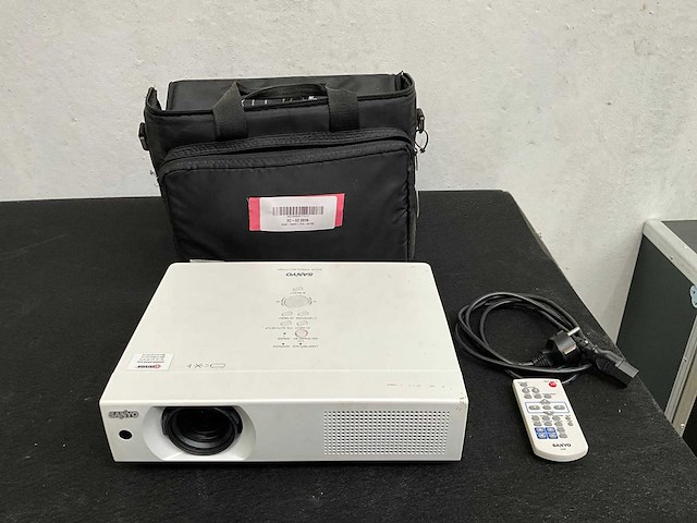 Sanyo plc-xu106 xga projector - afbeelding 1 van  5