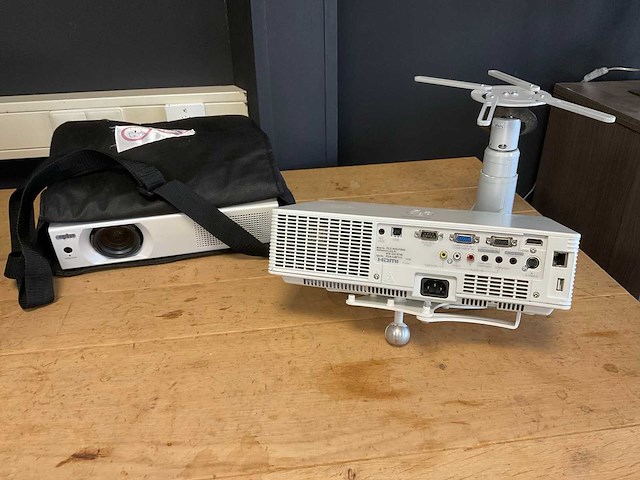 Sanyo wxga beamer (2x) - afbeelding 3 van  6