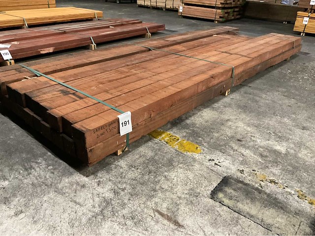 Sapeli mahonie balken 80x80 mm (23x) - afbeelding 1 van  5