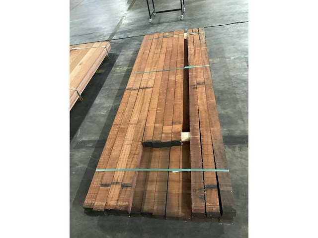 Sapeli mahonie balken 80x80 mm (23x) - afbeelding 5 van  5