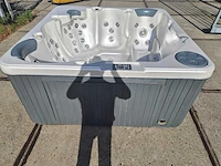 Sapphire spas 5 persoons jacuzzi en buitenspa - afbeelding 17 van  26
