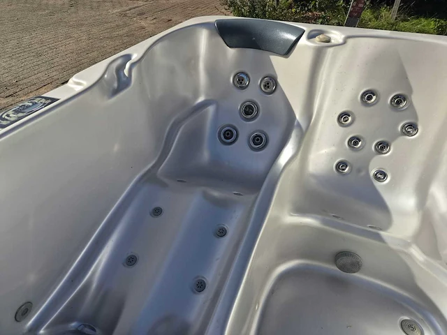 Sapphire spas 5 persoons jacuzzi en buitenspa - afbeelding 8 van  26