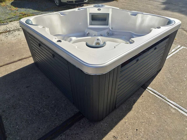 Sapphire spas 5 persoons jacuzzi en buitenspa - afbeelding 1 van  26
