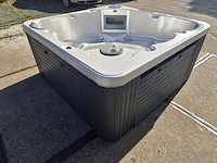 Sapphire spas 5 persoons jacuzzi en buitenspa - afbeelding 1 van  26
