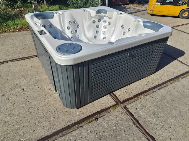 Sapphire spas 5 persoons jacuzzi en buitenspa - afbeelding 9 van  26