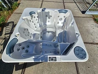 Sapphire spas 5 persoons jacuzzi en buitenspa