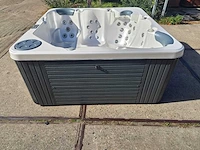 Sapphire spas 5 persoons jacuzzi en buitenspa - afbeelding 13 van  26