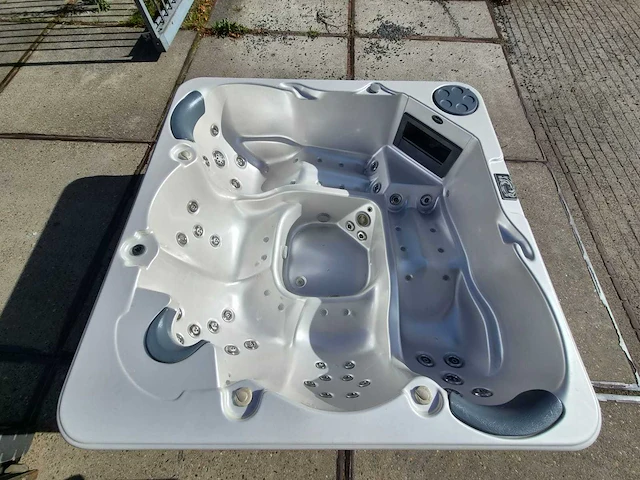 Sapphire spas 5 persoons jacuzzi en buitenspa - afbeelding 21 van  26