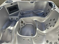 Sapphire spas 5 persoons jacuzzi en buitenspa - afbeelding 17 van  25