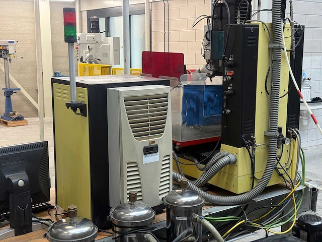 Sarix sa - 2005 - sx-200-hpm - draadvonk- en erodeermachine - afbeelding 11 van  12