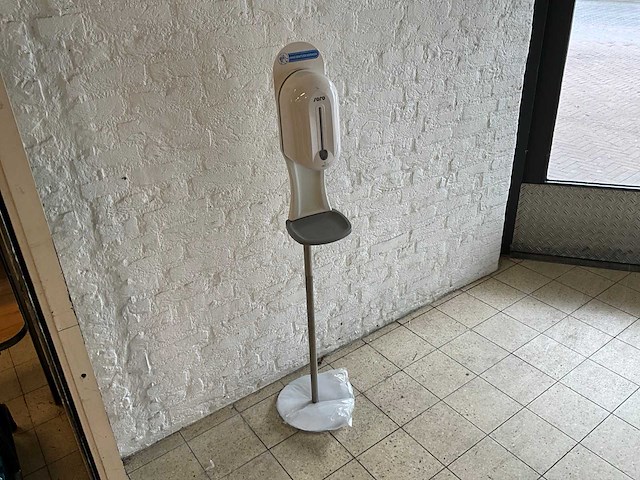 Saro desinfectie zuil - afbeelding 1 van  6