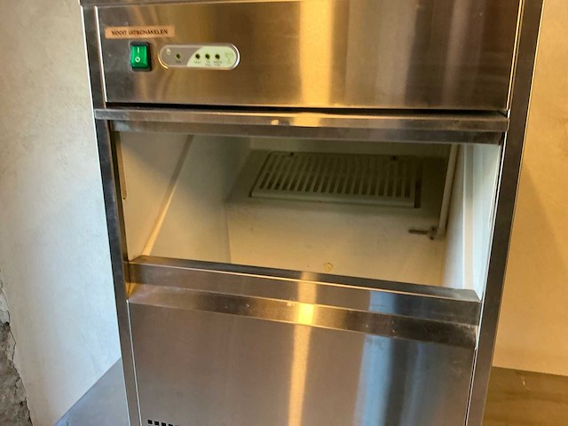 Saro eb-40 ijsblokjesmachine - afbeelding 3 van  8