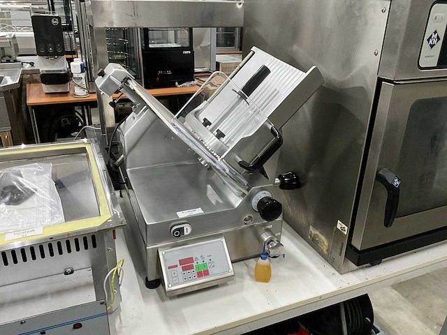 Saro f 350 i automatische snijmachine - afbeelding 1 van  7