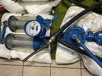 Satam oude naftpomp dubbel - afbeelding 1 van  5