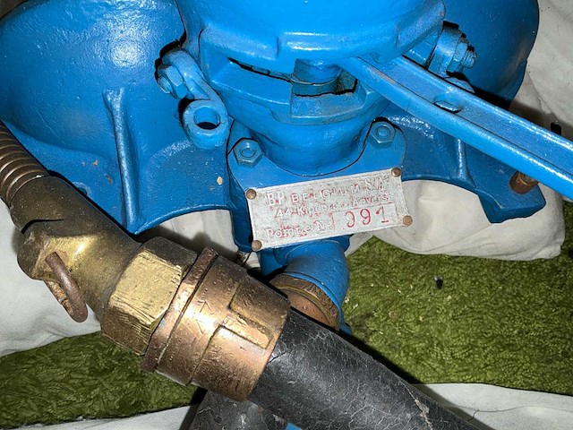 Satam oude naftpomp dubbel - afbeelding 4 van  5