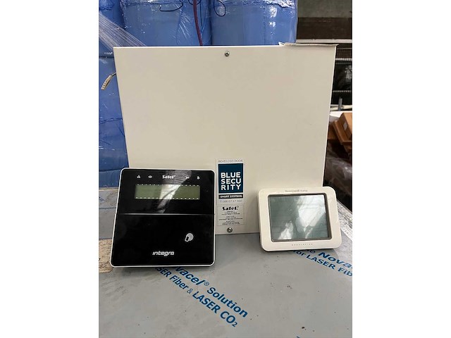 Satel integra alarmsysteem, honeywell touch thermostaat - afbeelding 1 van  6