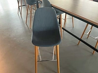 Satelliet bartafel met 4 “crassevig” design barkrukken - afbeelding 3 van  5
