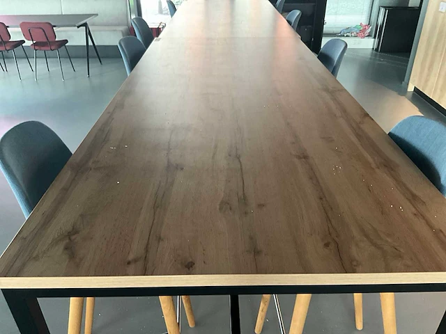 Satelliet bartafel met 4 “crassevig” design barkrukken - afbeelding 2 van  6