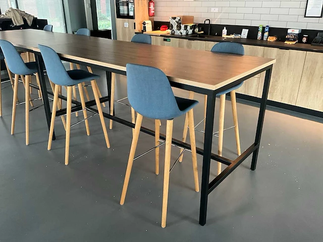 Satelliet bartafel met 4 “crassevig” design barkrukken - afbeelding 3 van  6