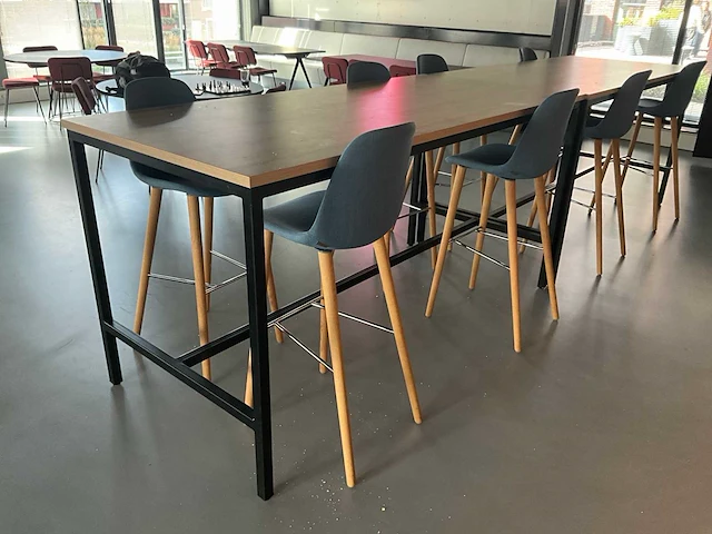 Satelliet bartafel met 4 “crassevig” design barkrukken - afbeelding 4 van  6