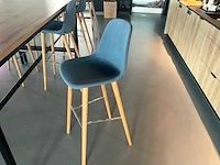 Satelliet bartafel met 4 “crassevig” design barkrukken - afbeelding 5 van  6