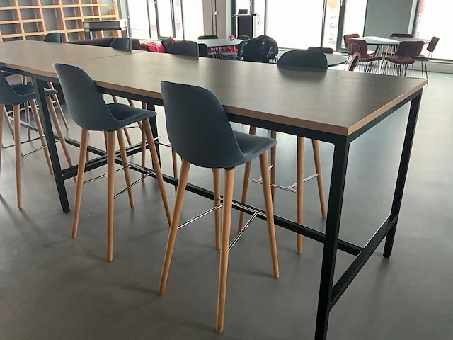 Satelliet bartafel met 4 “crassevig” design barkrukken - afbeelding 3 van  5