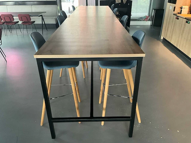 Satelliet bartafel met 4 “crassevig” design barkrukken - afbeelding 1 van  6