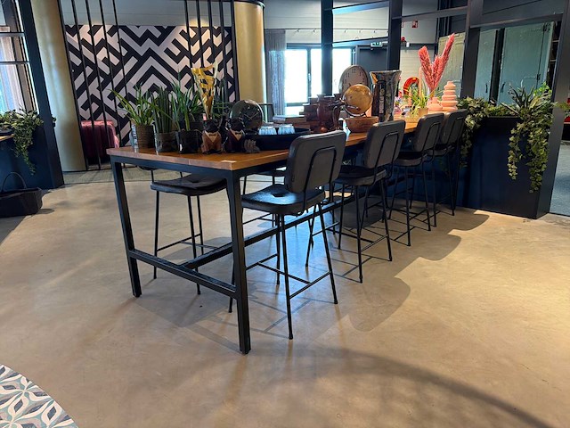 Satelliet eetkamertafel met stoelen - afbeelding 1 van  10