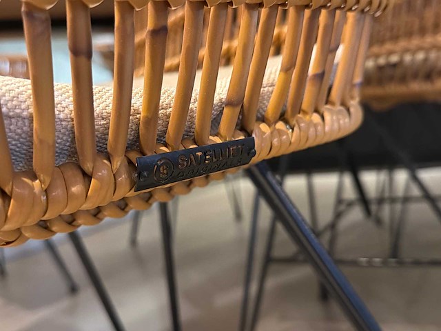 Satelliet eetkamertafel met stoelen - afbeelding 6 van  6