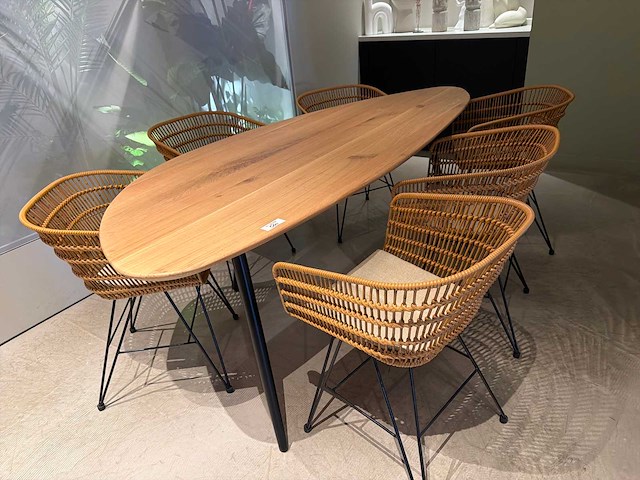 Satelliet eetkamertafel met stoelen - afbeelding 1 van  2