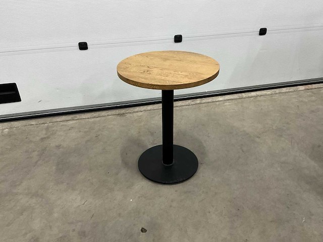 Satelliet eikenhouten restauranttafel - afbeelding 1 van  5
