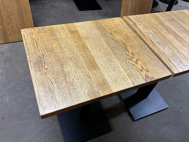 Satelliet eikenhouten restauranttafels (2x) - afbeelding 4 van  9