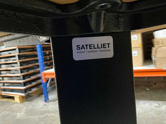 Satelliet eikenhouten restauranttafels (2x) - afbeelding 8 van  9