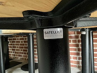 Satelliet eikenhouten restauranttafels (6x) - afbeelding 6 van  7