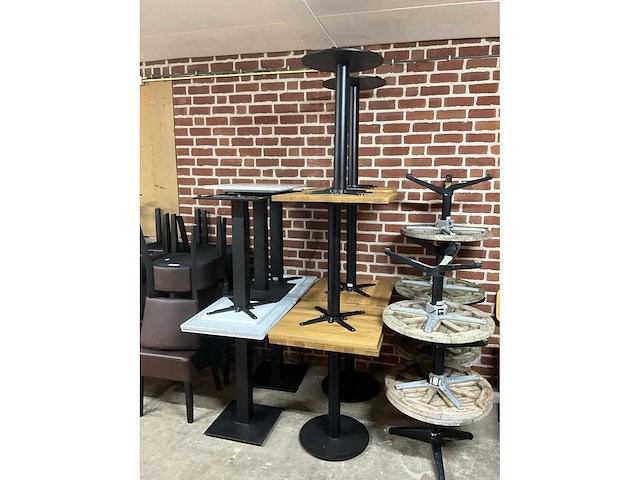 Satelliet eikenhouten restauranttafels (6x) - afbeelding 7 van  7