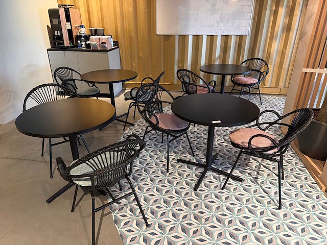 Satelliet kantineopstelling - afbeelding 1 van  5