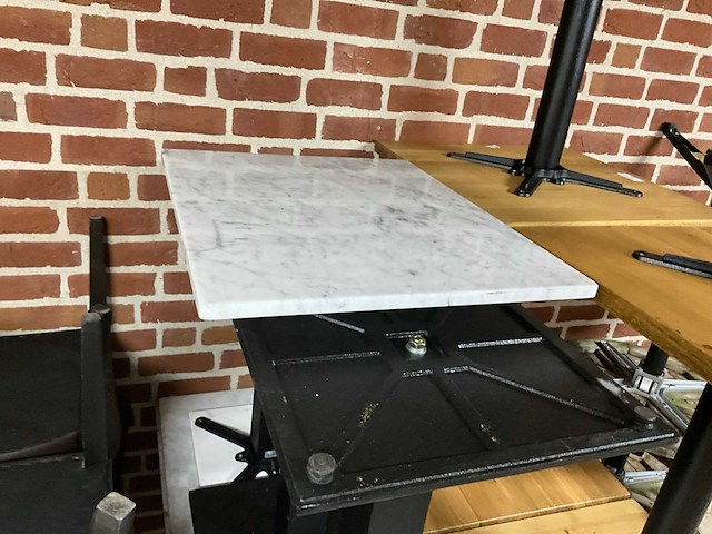 Satelliet natuurstenen terrastafels (5x) - afbeelding 2 van  10