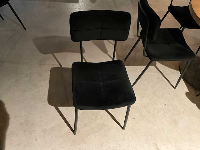 Satelliet rond eettafel met stoelen - afbeelding 4 van  4