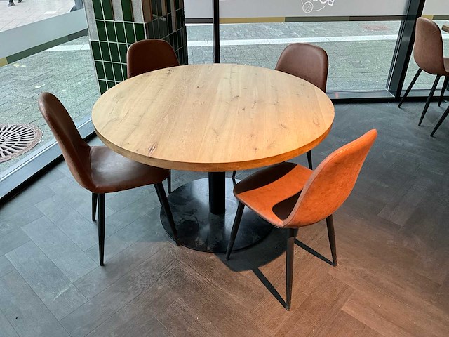 Satelliet rond eettafel met stoelen - afbeelding 1 van  3