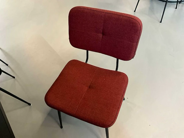 Satelliet tafel met 3 originals gerlin stackable sc stoelen - afbeelding 5 van  6