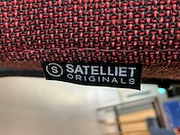 Satelliet tafel met 3 originals gerlin stackable sc stoelen - afbeelding 6 van  6