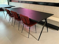 Satelliet tafel met 3 originals gerlin stackable sc stoelen