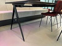 Satelliet tafel met 3 originals gerlin stackable sc stoelen - afbeelding 3 van  6