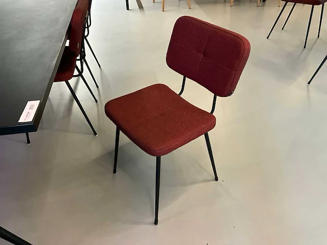 Satelliet tafel met 3 originals gerlin stackable sc stoelen - afbeelding 4 van  6
