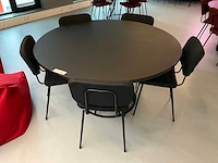 Satelliet tafel met 5 originals gerlin stackable sc stoelen