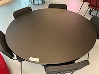 Satelliet tafel met 5 originals gerlin stackable sc stoelen - afbeelding 2 van  6