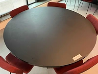 Satelliet tafel met 5 originals gerlin stackable sc stoelen - afbeelding 2 van  6
