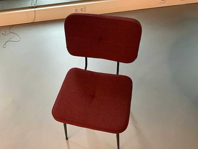 Satelliet tafel met 5 originals gerlin stackable sc stoelen - afbeelding 5 van  6