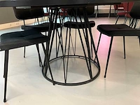 Satelliet tafel met 5 originals gerlin stackable sc stoelen - afbeelding 3 van  6