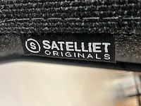 Satelliet tafel met 5 originals gerlin stackable sc stoelen - afbeelding 6 van  6